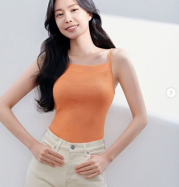 손나은 몸매 드러나는 밀착 민소매티베이글녀의 정석Ten☆ | 한국경제